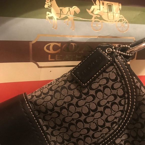 Black signature coach purse - Picture 3 of 6